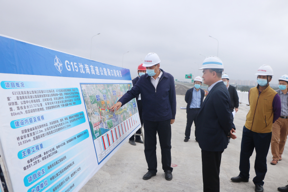 海南省副省长倪强到G15沈海高速海口段项目慰问留琼过年务工人员